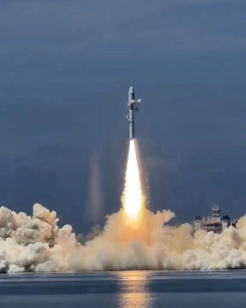 roket Smart Dragon-3 dalam misi OSE Hyperspectral Twin Satellites yang membawa satelit Lampung-1