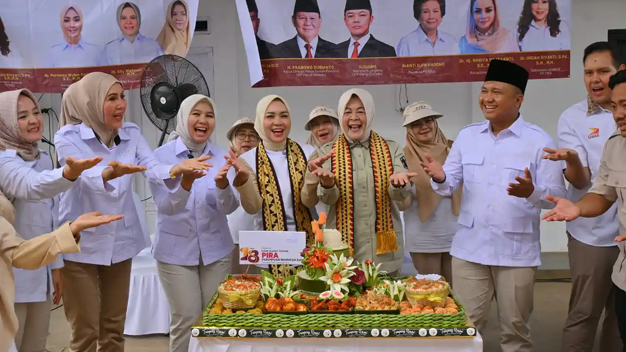 HUT ke-18 Perempuan Indonesia Raya di Pesawaran Tebar Sembako Tanam Pohon Tebar Benih Ikan di Sungai Bronjong 1