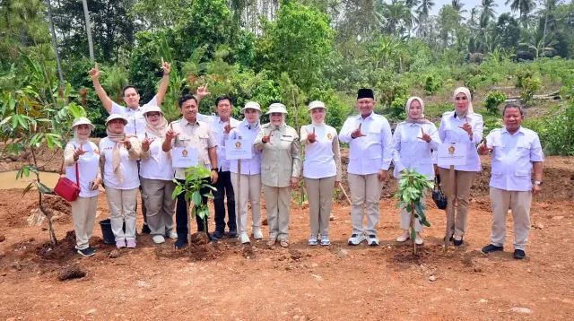 HUT ke-18 PIRA di Pesawaran Tebar Sembako Tanam Pohon Tebar Benih Ikan di Sungai Bronjong 3
