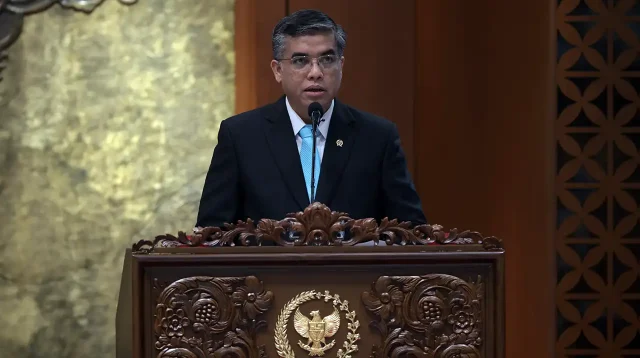 Menteri Ketenagakerjaan Yassierli - 10 Poin Penting UU Pelindungan Ketenagakerjaan bagi Pekerja