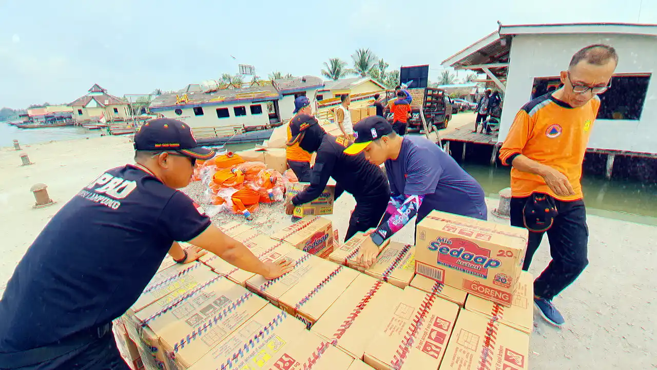 Pemprov Lampung Salurkan Bantuan Logistik dan Peralatan Pemadaman Karhutla TN Way Kambas - Yopie Pangkey